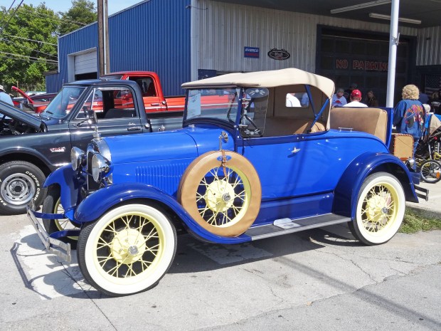 Cotton & Rosemary Holman - 1929 Model 'T'